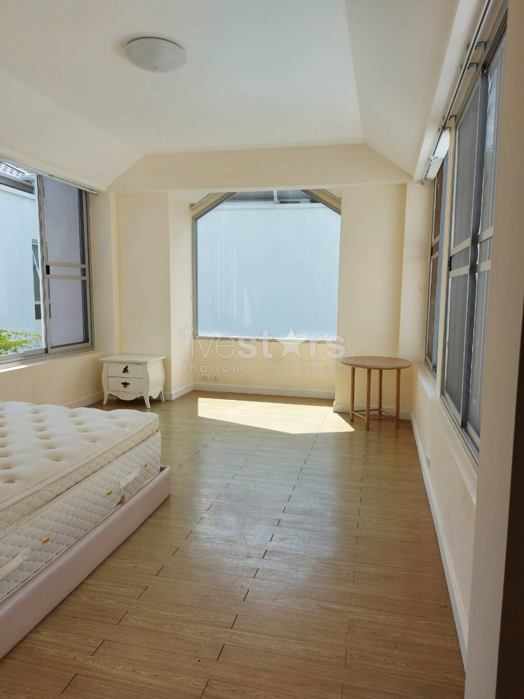 Villa moderne à louer avec piscine privée, photo 10