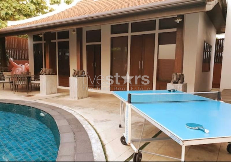 Maison individuelle de 5 chambres avec piscine privée à louer sur Thonglor, photo 2
