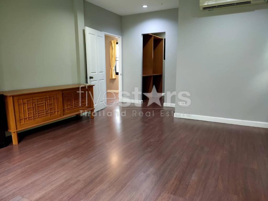For Rent House in compound 4 bedrooms near BTS Thonglor, photo 9