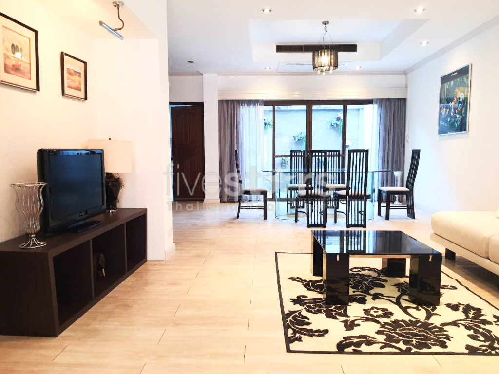 Maison de ville 4 étages à louer proche de Phrom Phong, Sukhumvit 26, photo 4