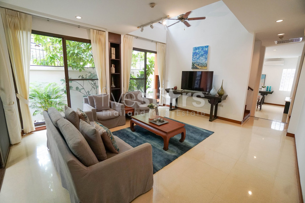 3 bedrooms Villa for rent in Phrompong area close to BTS