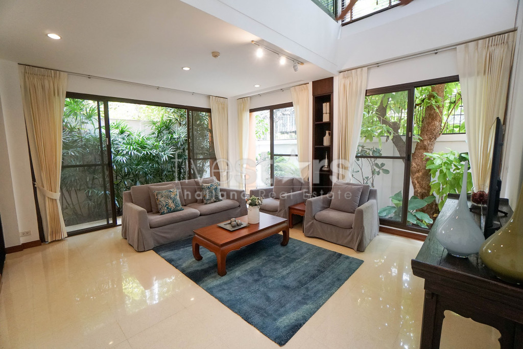 3 bedrooms Villa for rent in Phrompong area close to BTS, photo 2
