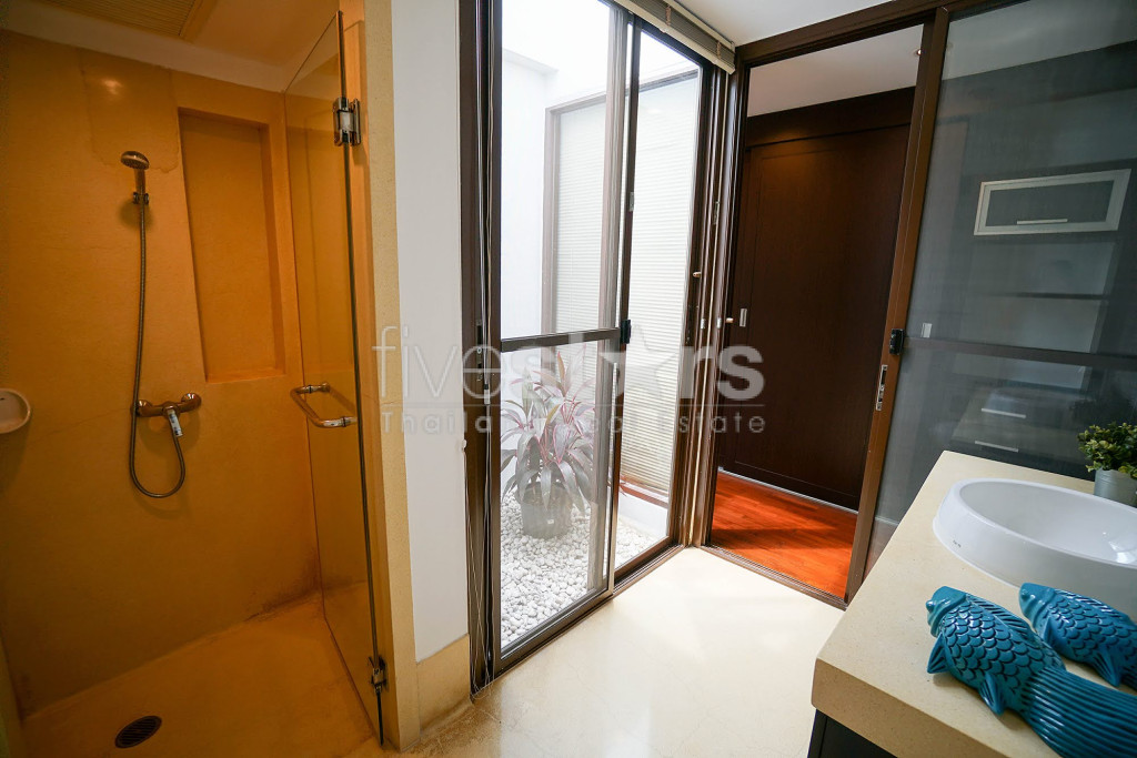 3 bedrooms Villa for rent in Phrompong area close to BTS, photo 16