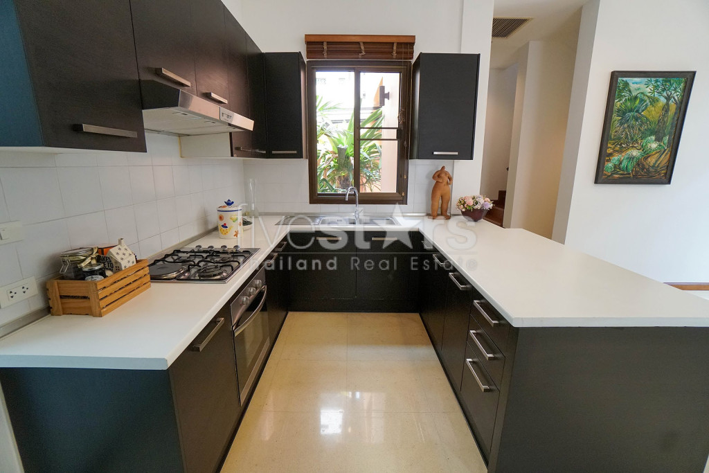 3 bedrooms Villa for rent in Phrompong area close to BTS, photo 8