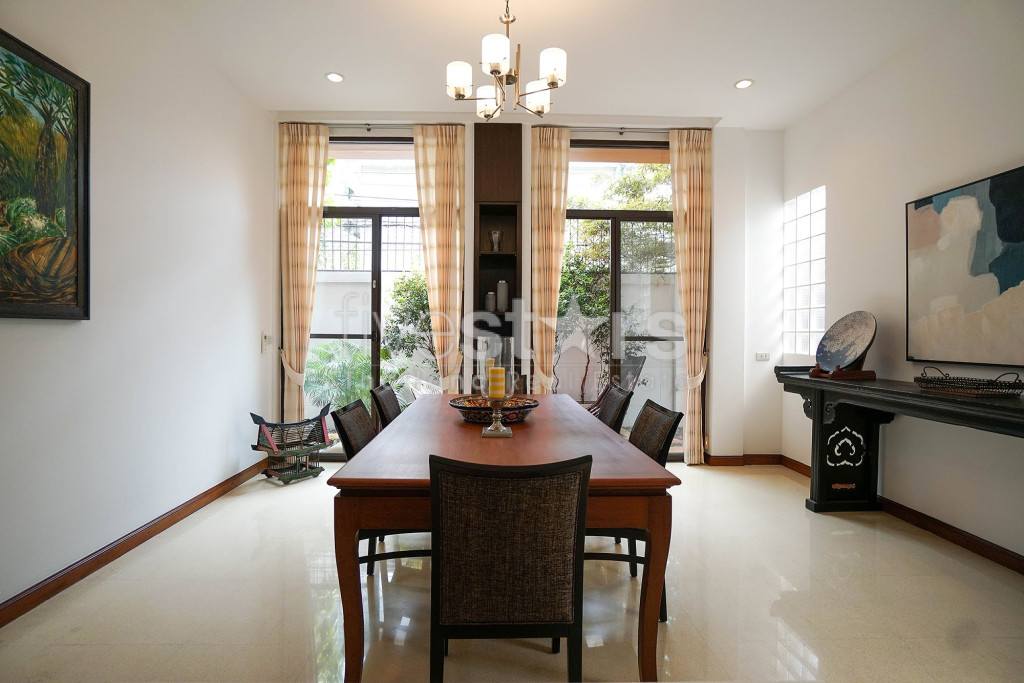 3 bedrooms Villa for rent in Phrompong area close to BTS, photo 6