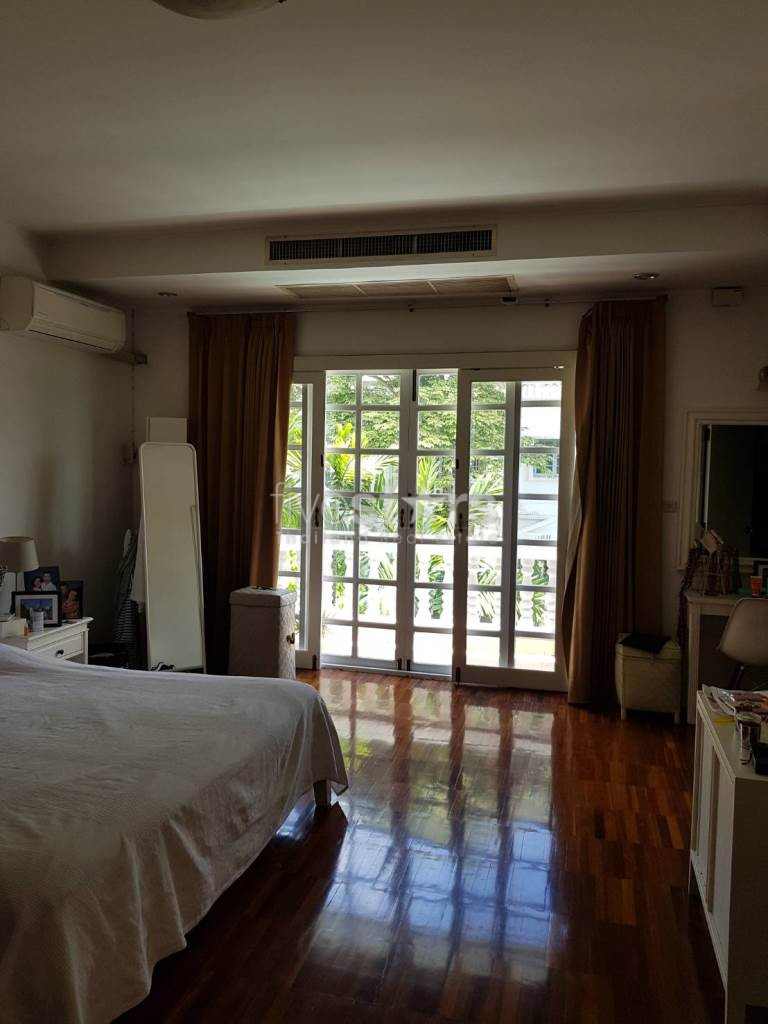 3-bedroom Townhouse in compound for rent on Phrom Phong, photo 16