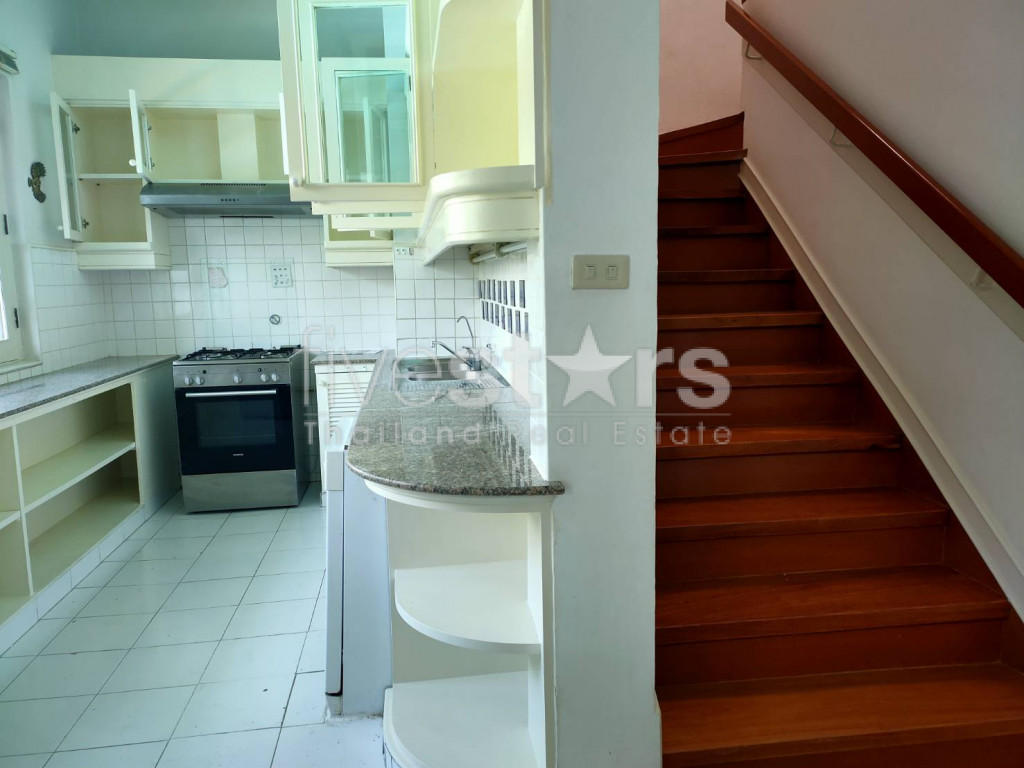 3 bedrooms Thonglor pet friendly townhome in compound share swimming pool, photo 7
