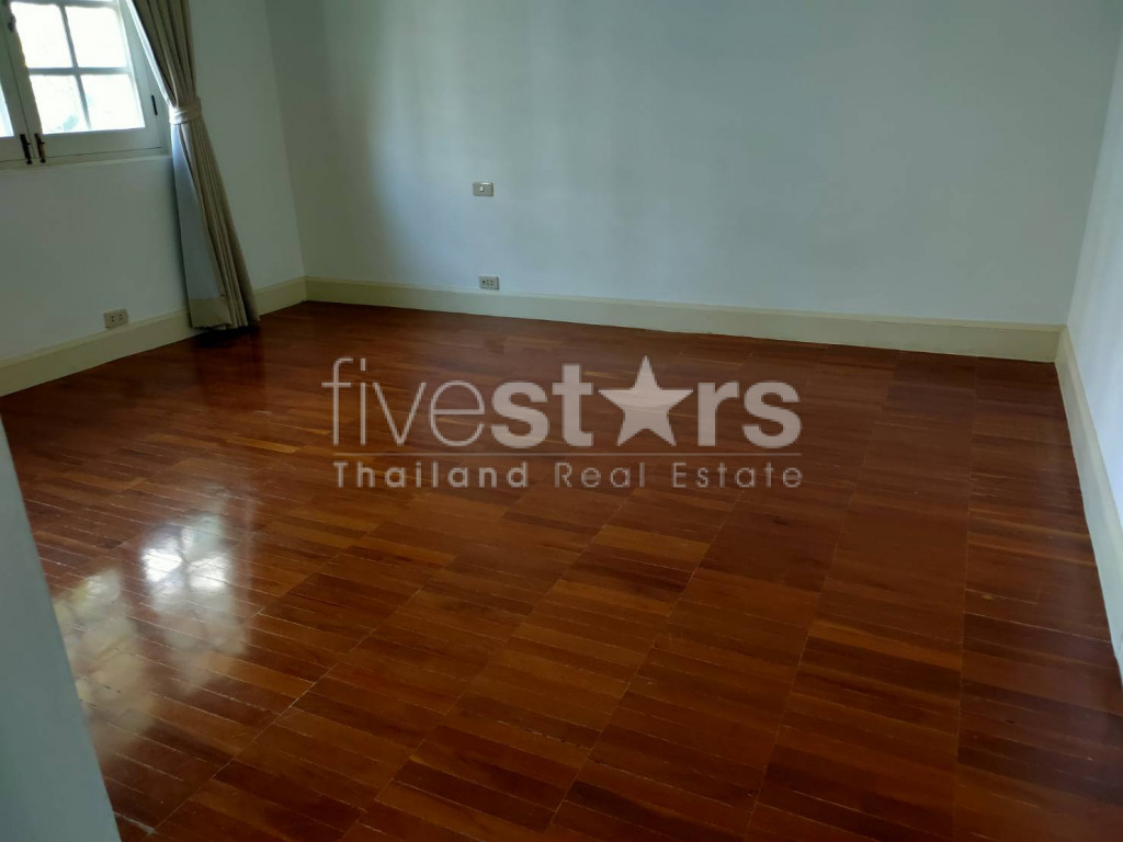 3 bedrooms Thonglor pet friendly townhome in compound share swimming pool, photo 16