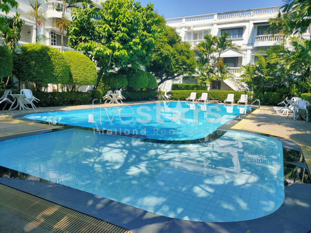 3 bedrooms Thonglor pet friendly townhome in compound share swimming pool, photo 3