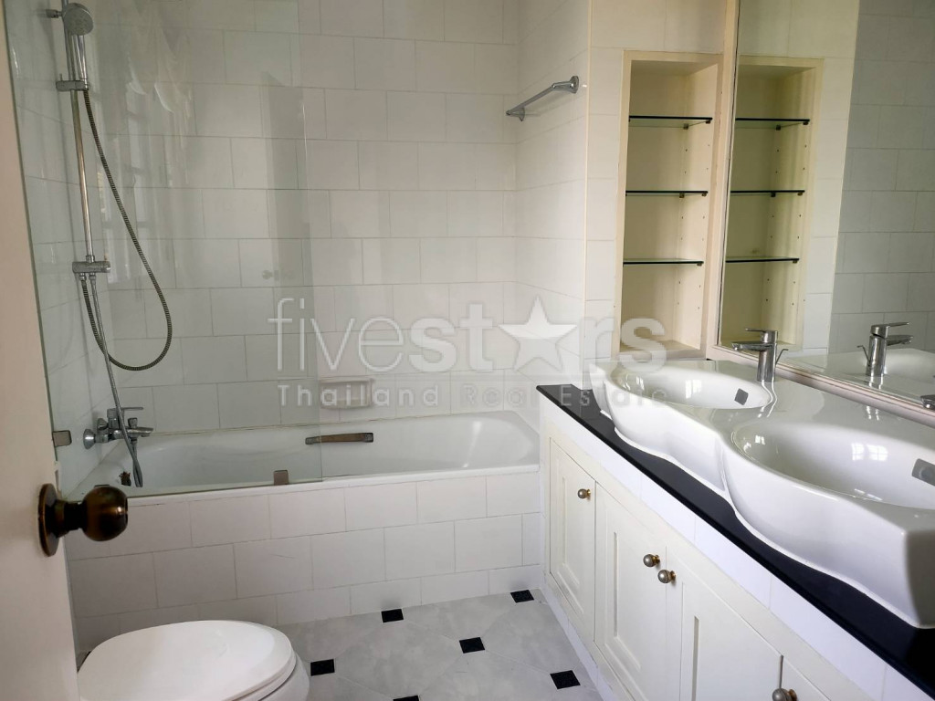 3 bedrooms Thonglor pet friendly townhome in compound share swimming pool, photo 21
