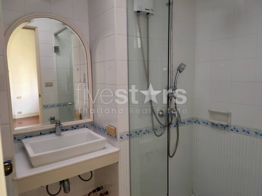 3 bedrooms Thonglor pet friendly townhome in compound share swimming pool, photo 20