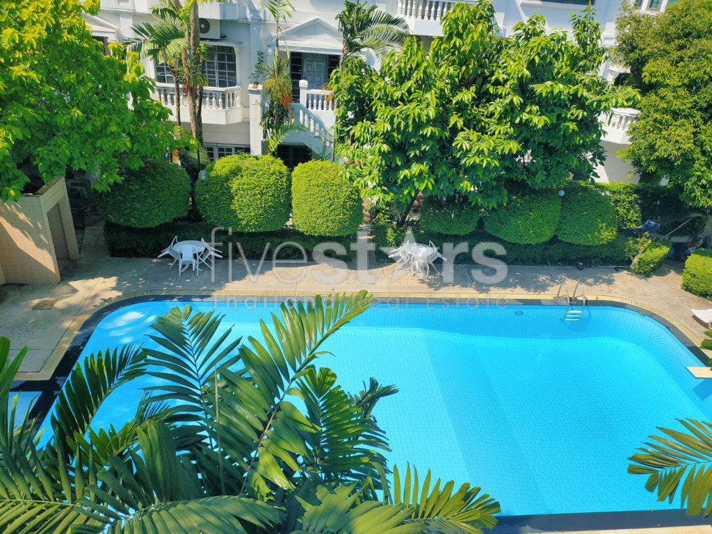 3 bedrooms Thonglor pet friendly townhome in compound share swimming pool, photo 2