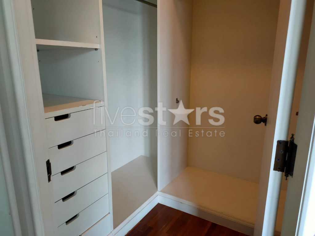 3 bedrooms Thonglor pet friendly townhome in compound share swimming pool, photo 15