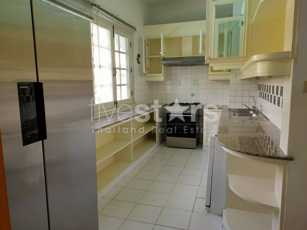 3 bedrooms Thonglor pet friendly townhome in compound share swimming pool, photo 6