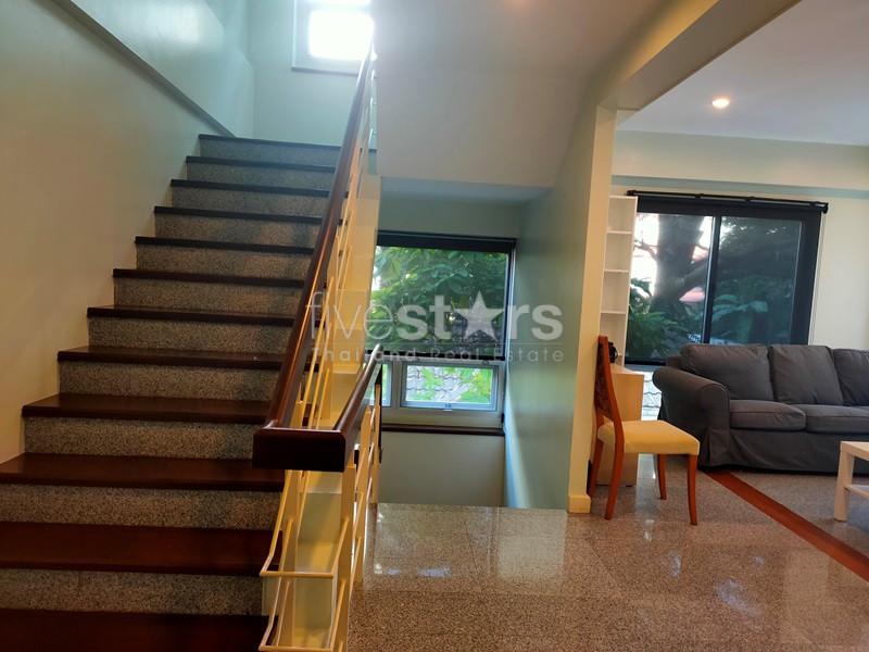 For rent townhouse 3 bedrooms near the park and BTS Phromphong, photo 3
