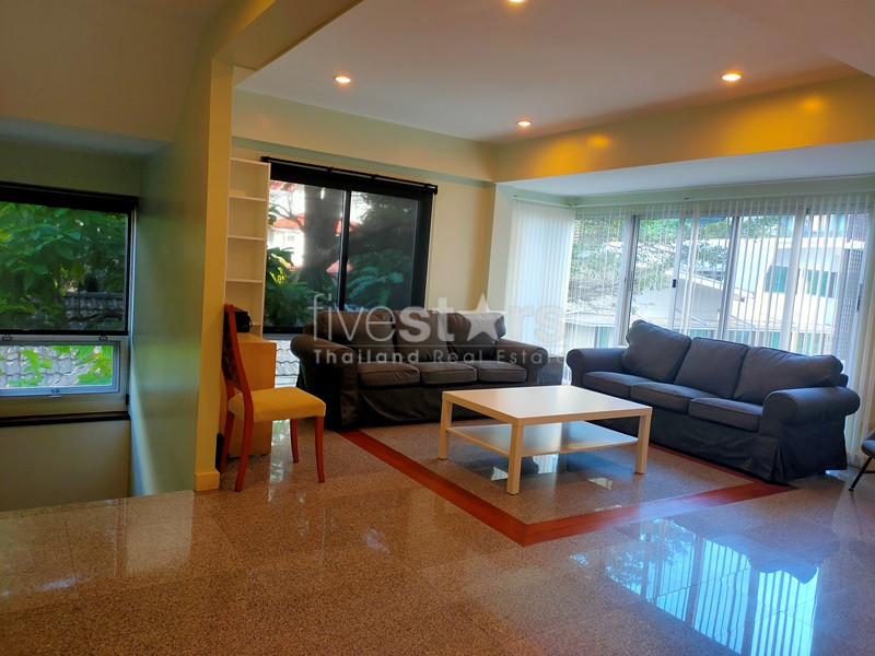 For rent townhouse 3 bedrooms near the park and BTS Phromphong
