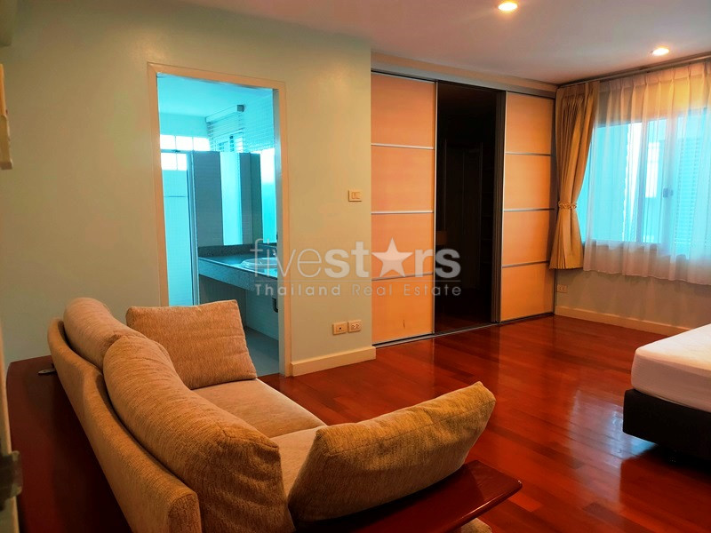 For rent townhouse 3 bedrooms near the park and BTS Phromphong, photo 8