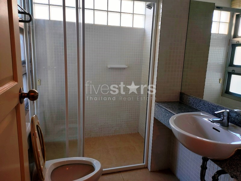 For rent townhouse 3 bedrooms near the park and BTS Phromphong, photo 14