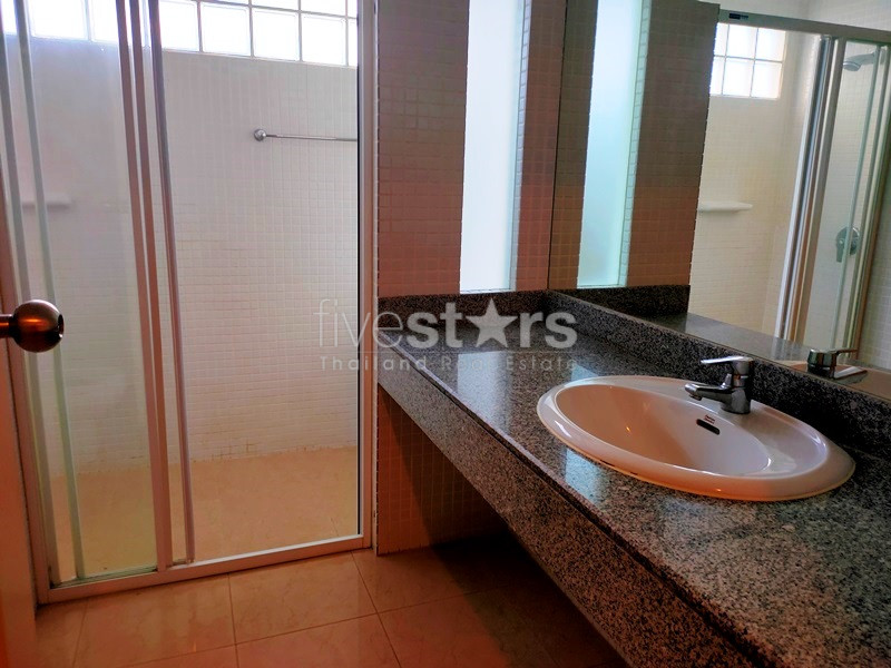 For rent townhouse 3 bedrooms near the park and BTS Phromphong, photo 15