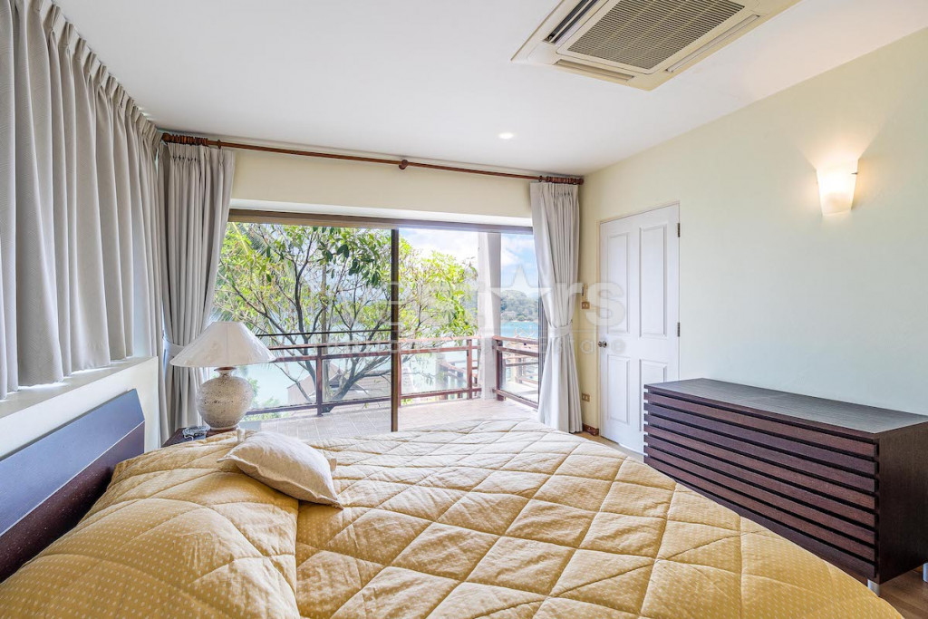 Maison à vendre à Phuket surplombant la baie d'Ao Yon à Panwa, photo 12
