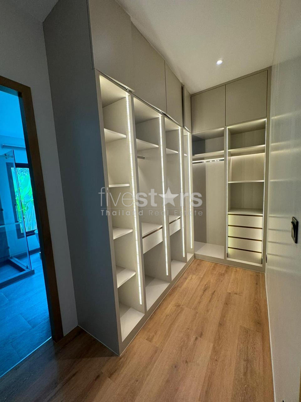 Tropical style villa for sale close to Nai Harn Beach, photo 3