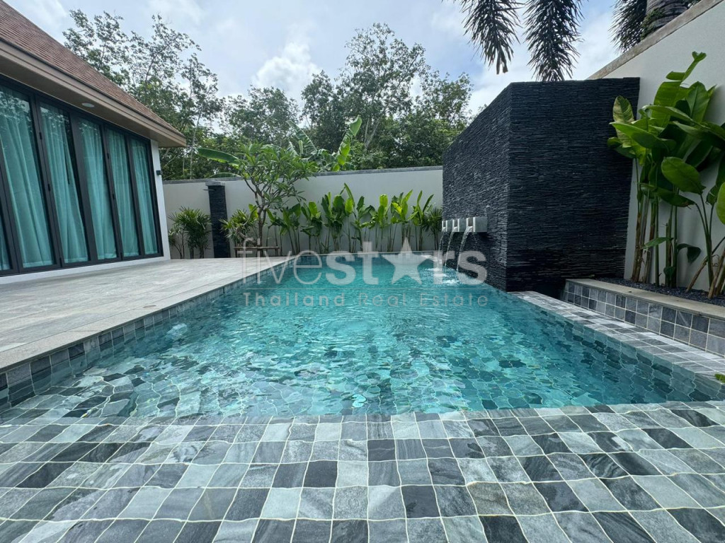 Tropical style villa for sale close to Nai Harn Beach