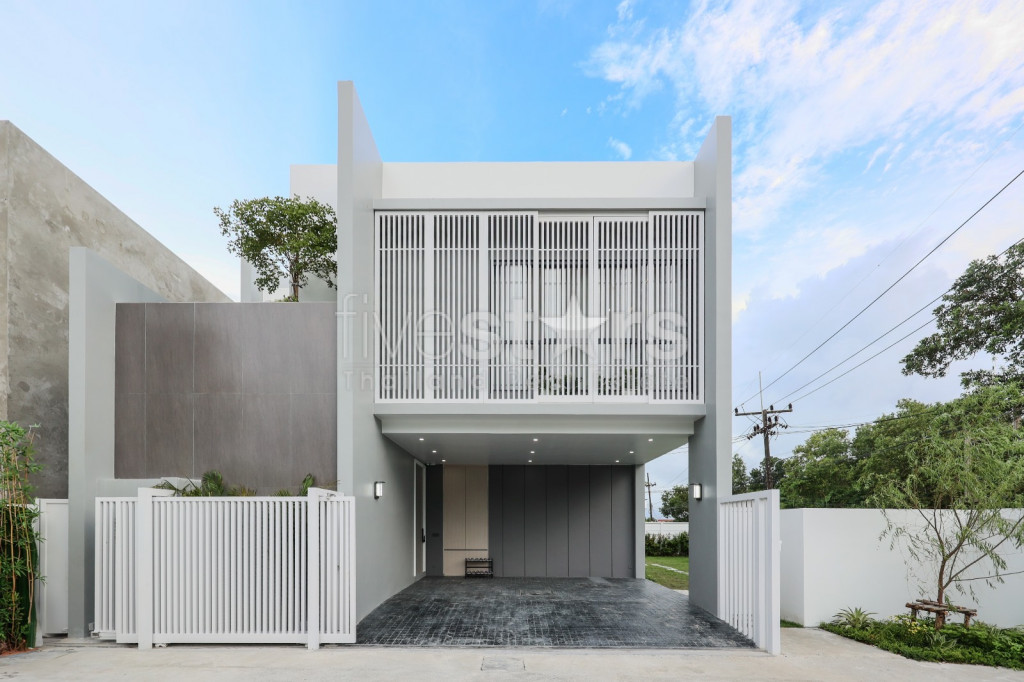 Pool villa for sale at Chalong