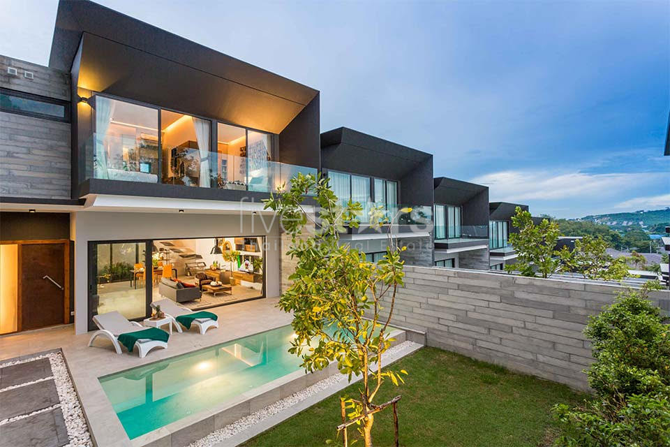 Villa neuve avec piscine privée à Chalong