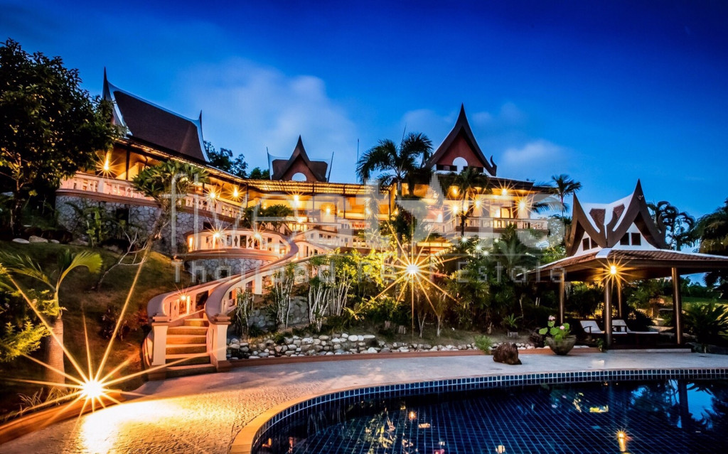 Superbe villa avec vue mer à vendre à Layan