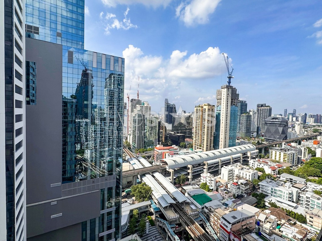 1-bedroom condo for sale close to Phayathai BTS and subway stations., photo 3