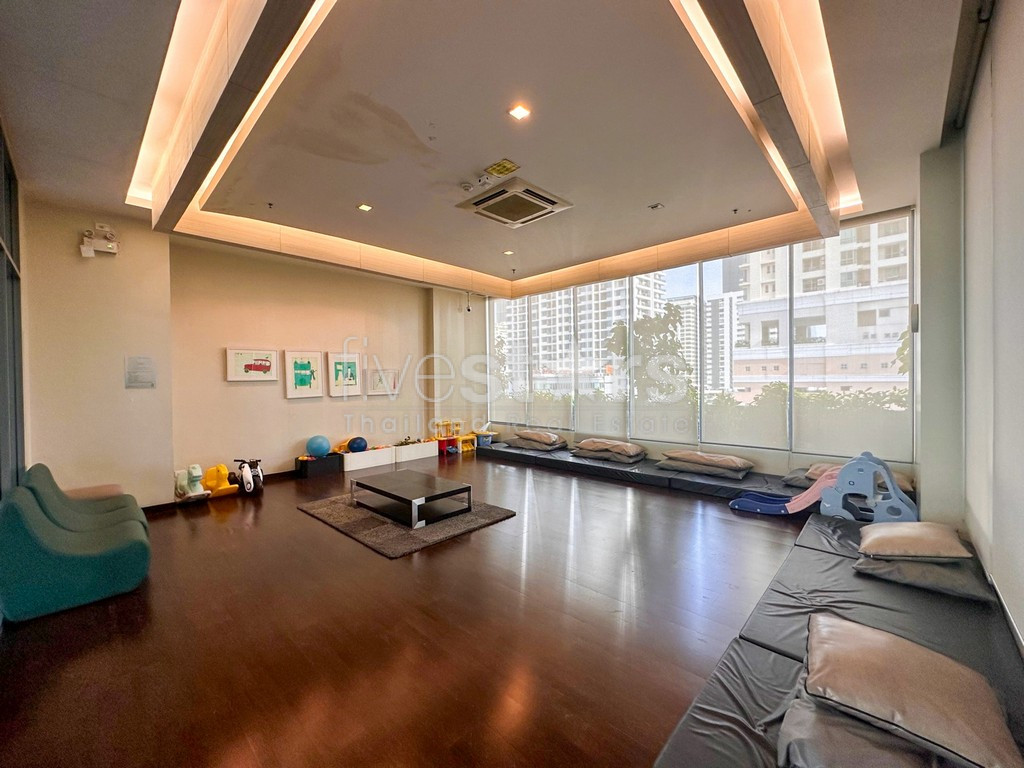 1-bedroom condo for sale close to Phayathai BTS and subway stations., photo 13