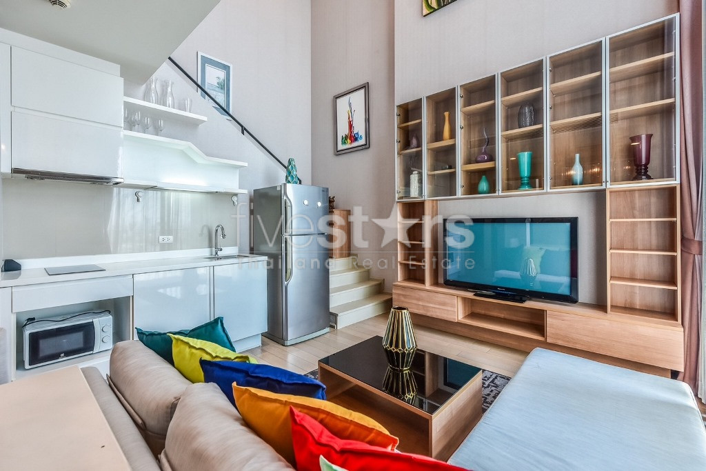 Condo duplex de 2 chambres à louer près du BTS Ratchathewi