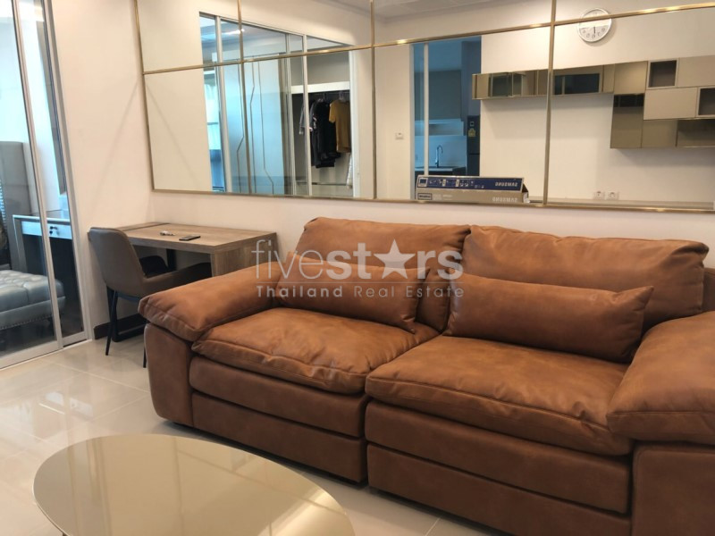 1 bedroom condo for sale in Phayathai close to BTS and Airport link