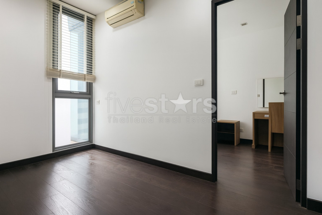1-bedroom condo for sale close to Phayathai BTS and subway stations., photo 8