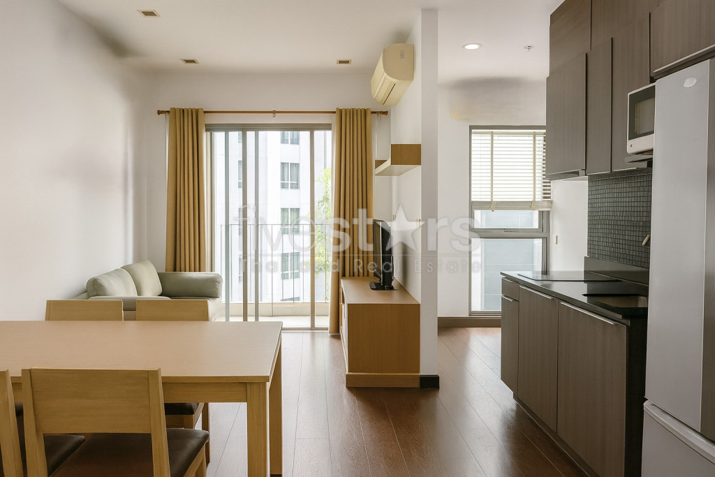 1-bedroom condo for sale close to Phayathai BTS and subway stations.