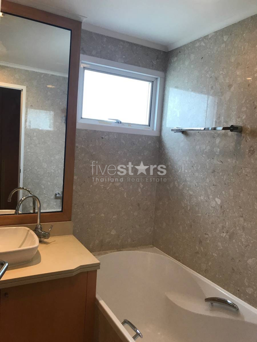2 bedroom condominium for rent close to BTS Ploenchit, photo 11