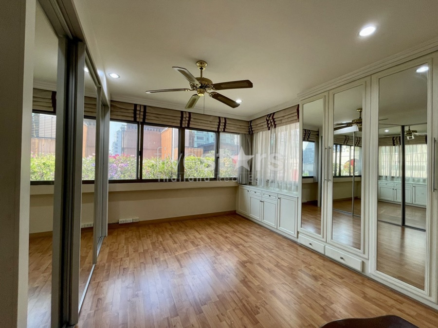 Large 3 bedrooms condo for rent near BTS Ploenchit, photo 5