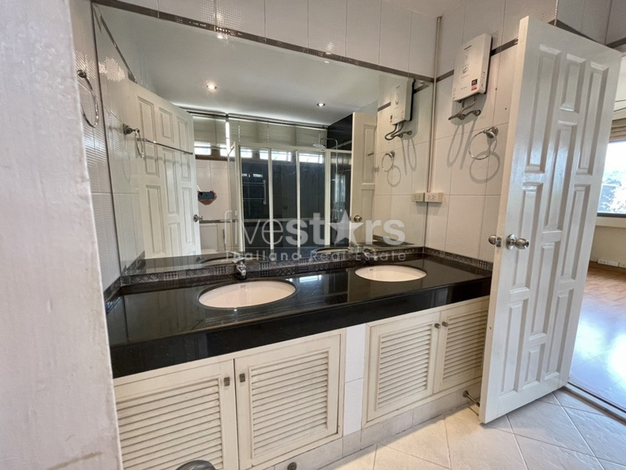 Large 3 bedrooms condo for rent near BTS Ploenchit, photo 10