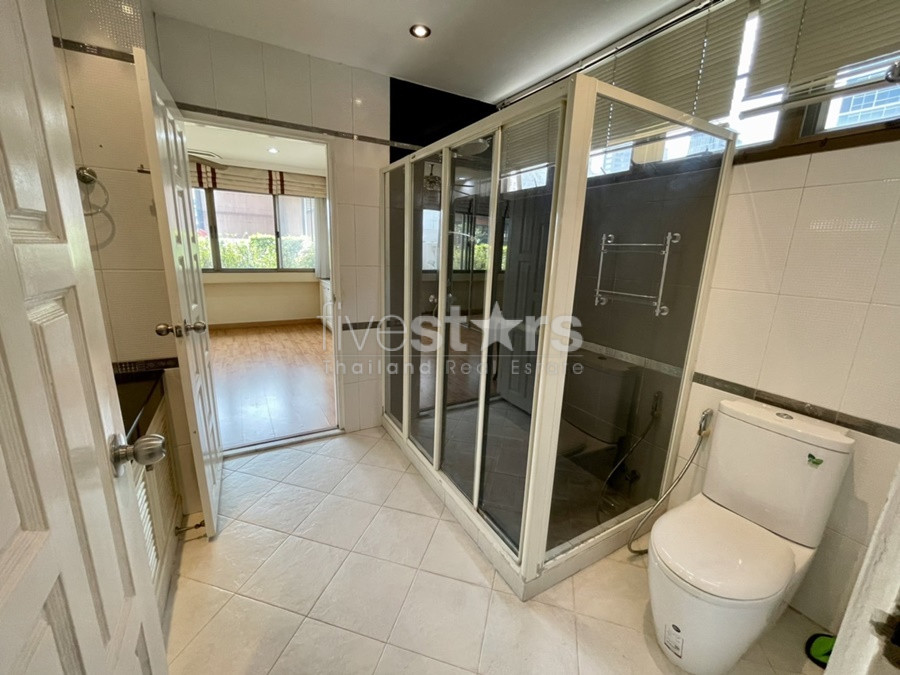 Large 3 bedrooms condo for rent near BTS Ploenchit, photo 8