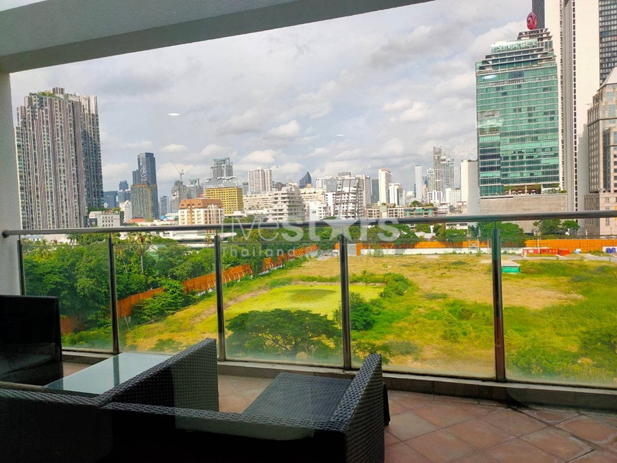 Condo duplex 2 bedrooms with large balcony for rent near BTS Chidlom