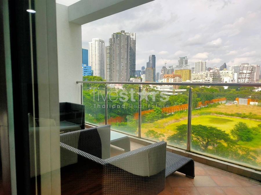 Condo duplex 2 bedrooms with large balcony for rent near BTS Chidlom, photo 2