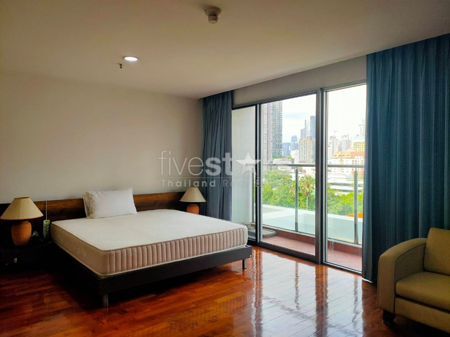Condo duplex 2 bedrooms with large balcony for rent near BTS Chidlom, photo 9