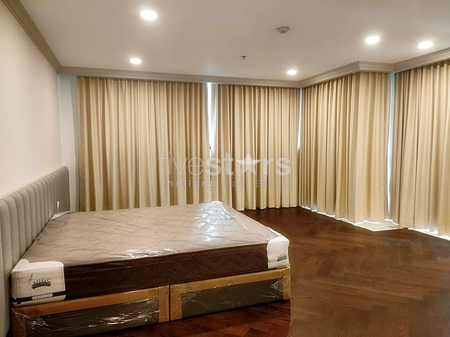 Spacious renovated condo penthouse 3 bedrooms for rent near BTS Chidlom, photo 7