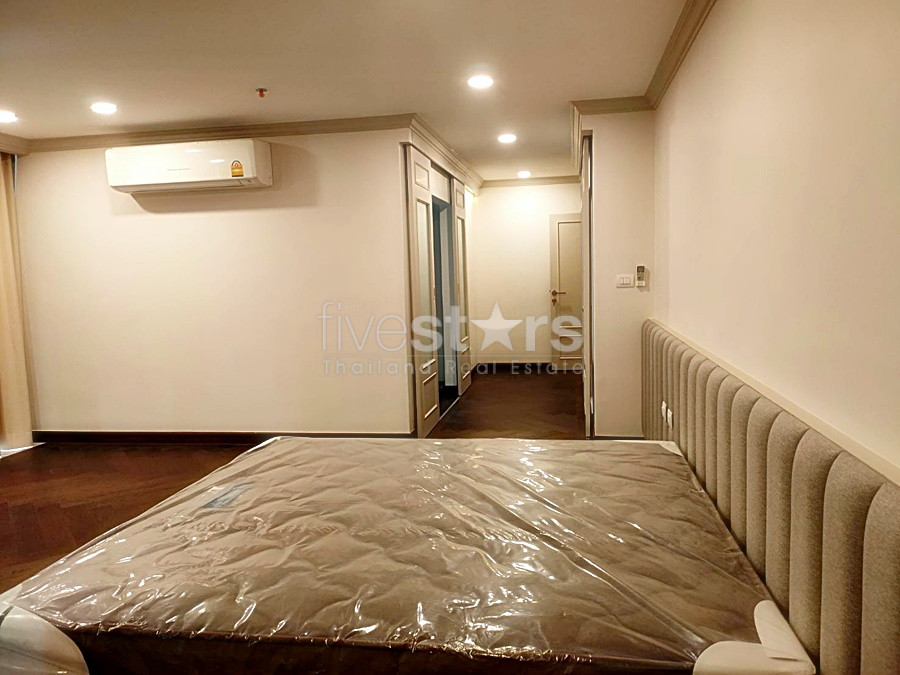 Spacious renovated condo penthouse 3 bedrooms for rent near BTS Chidlom, photo 8