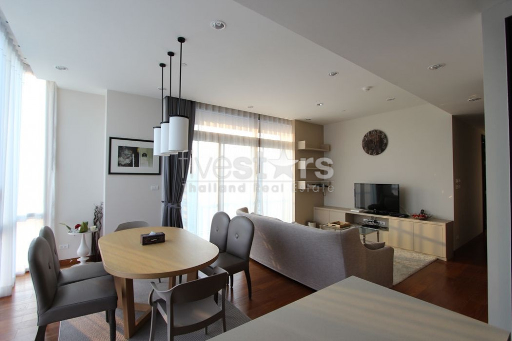 Condo 2 chambres à vendre près de la station BTS Phloen Chit