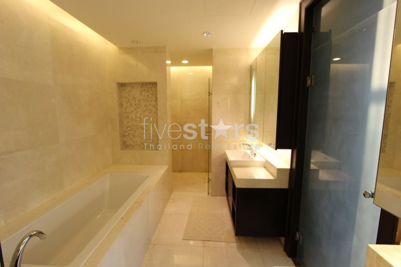 Condo 2 chambres à vendre près de la station BTS Phloen Chit, photo 8