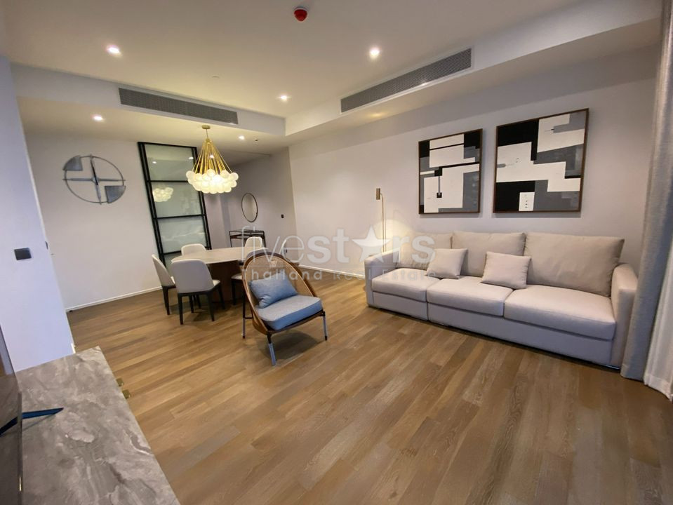 Modern 2 bedroom condo for rent near Lumpini park