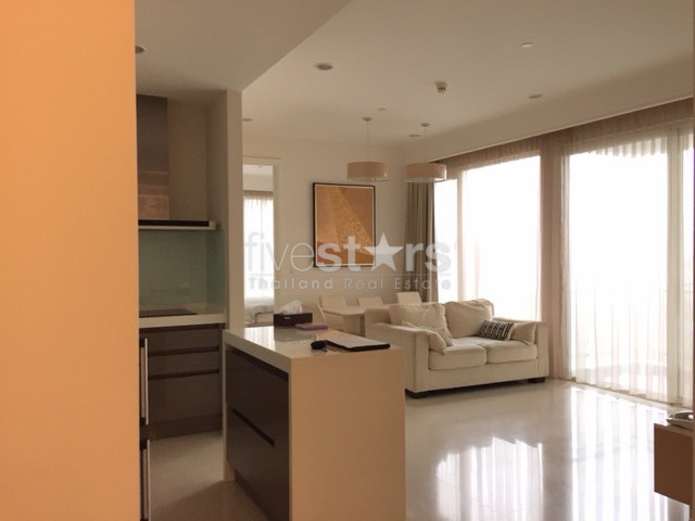 2-bedroom spacious condo for rent close to Chit Lom BTS Station