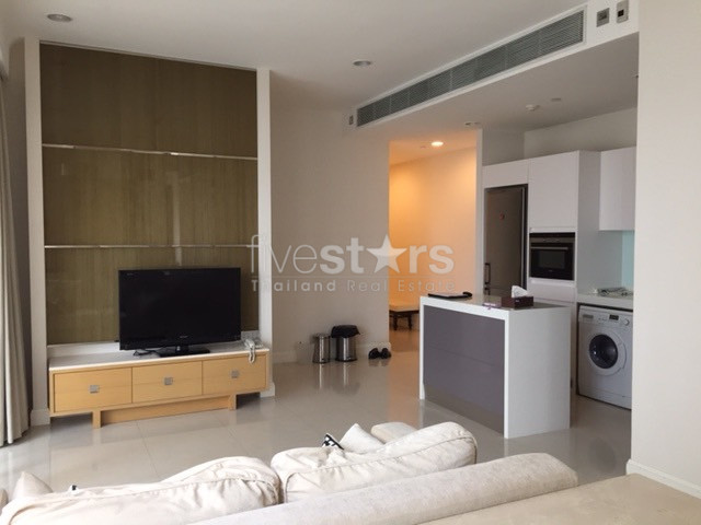 2-bedroom spacious condo for rent close to Chit Lom BTS Station, photo 2