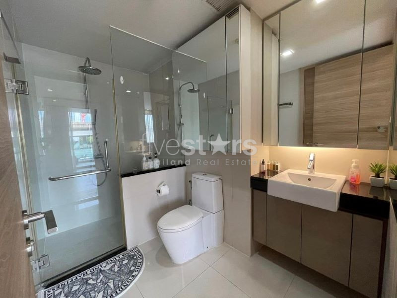 Moderne 2-Chambre à louer sur Ploenchit, photo 7